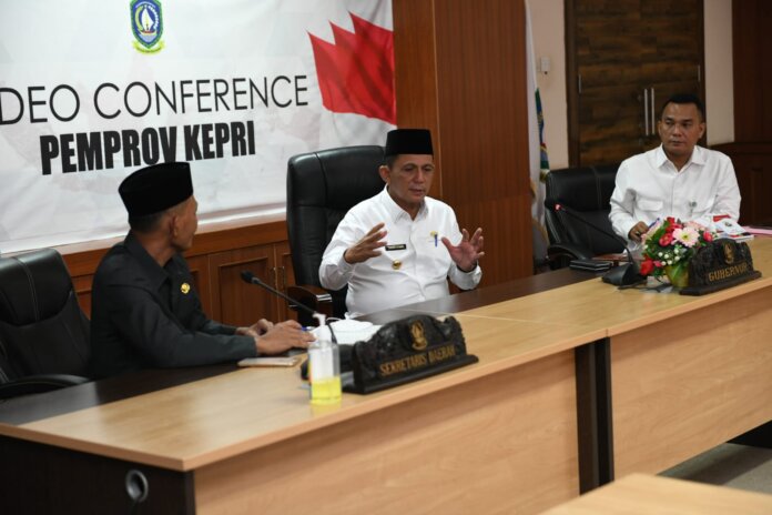 Gubernur Kepri H Ansar Ahmad didampingi Sekdaprov Adi Prihantara dan jajaran Kepala Organisasi Perangkat Daerah (OPD) di Provinsi Kepulauan Riau