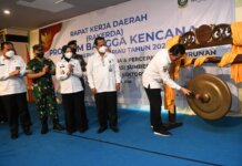 Gubernur Kepulauan Riau Ansar Ahmad di Rakerda Bangga Kencana di Hotel CK Tanjungpinang, Rabu (13/04/2022).