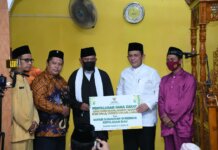 Gubernur Kepulauan Riau Ansar Ahmad safari ramadhan ke masjid Al Anshar, kavling Sambu, Nongsa, Kota Batam (8/4/2022).