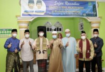 Wakil Wali Kota Batam, Amsakar Achmad mengunjungi dua masjid di Kecamatan Nongsa, pada kegiatan safari Ramadan hari ke 4