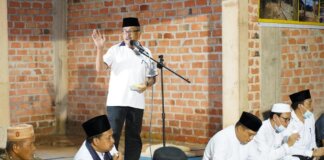 Sekretaris Daerah Kota Batam Jefridi Hamid Shalat Tarawih Bersama di Masjid Bukrota WA Ashila Perum. Pancur Biru Lestari I RT.01 RW.05, Duriangkang, Sei Beduk.