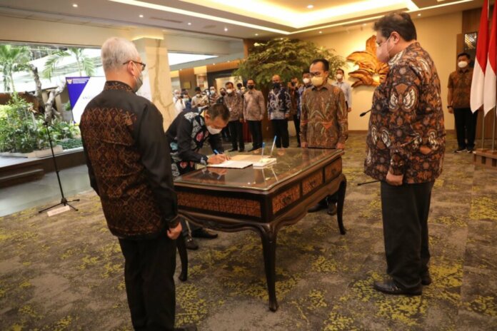 Wan Darussalam dilantik langsung oleh Menko Bidang Perekonomian Airlangga Hartanto di Gedung Kemenko pada Rabu (13/4/2022).