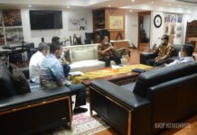 Gubernur Kepulauan Riau H Ansar Ahmad  bersama Bupati Anambas Abdul Haris  bertemu Menteri Perhubungan (Menhub) RI  Budi Karya Sumadi di Jakarta, Rabu (6/4/2022).