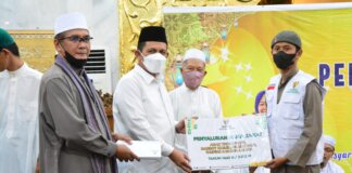 Gubernur Ansar saat menghadiri peringatan Nuzulul Qur'an Ramadhan 1443 H Tingkat Provinsi Kepri di Masjid Raya Al-Hikmah, Tanjungpinang, Minggu (17/04/2022).