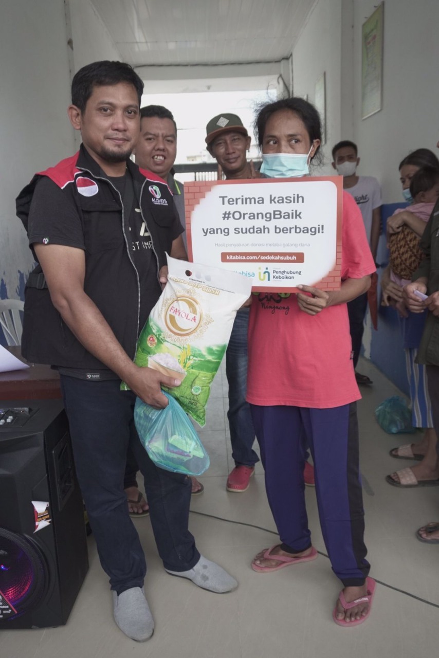 Amsindo Kepri Berbagi 100 Paket Sembako Untuk Fakir Miskin Dan Kaum