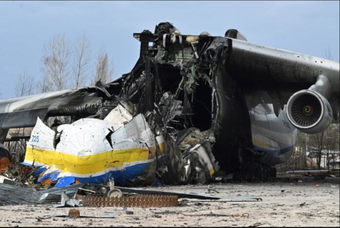 Pesawat pengangkut kargo memiliki lebar sayap 88 meter (290 kaki) [Genya Savilov/AFP via Al Jazeera]