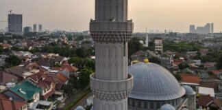 pengeras suara luar masjid/musala tidak dipakai saat ceramah di bulan Ramadan (AFP/BAY ISMOYO)