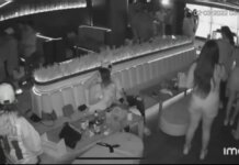 Rekaman CCTV pengeroyokan Putra Siregar dan Rico Valentino di kafe (Tangkapan layar)