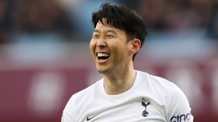 son Heung-min mencetak hat-trick saat Tottenham melumat Aston Villa 4-0 di Villa Park, Sabtu (9/4/2022). (Foto dari livescore)