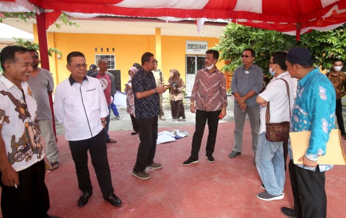 Wali Kota Batam Muhammad Rudi terlihat bahagia saat menyambangi sekolahnya semasa putih abu abu dulu, SMA Negeri 1 Tanjungpinang.