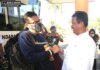 Wali Kota Batam, Muhammad Rudi, menjemput langsung kedatangan Menteri Pariwisata dan Ekonomi Kreatif (Menparekraf), Sandiaga Salahuddin Uno, bersama dewan juri Anugerah Desa Wisata Indonesia (ADWI) 2022 di Bandara Hang Nadim Batam, Selasa (31/5/2022).