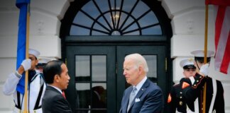 Presiden Amerika Serikat Joe Biden menyambut kedatangan Presiden RI Joko Widodo di Gedung Putih untuk hadiri jamuan makan malam, Kamis (12/5/2022) malam. (Foto : Biro Pers Sekretariat Presiden)