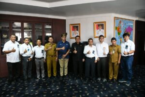 Gubernur Kepulauan Riau H Ansar Ahmad menerima audiensi Pejabat Baru dan Lama General Manager PLN Wilayah Riau dan Kepri