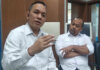 Direktur Badan Usaha Pelabuhan BP Batam, Dendi Gustinandar, didampingi Kabag Humas Sazani, saat merilis progres pembangunan container yard di Pelabuhan Batuampar, Senin (23/5/2022).