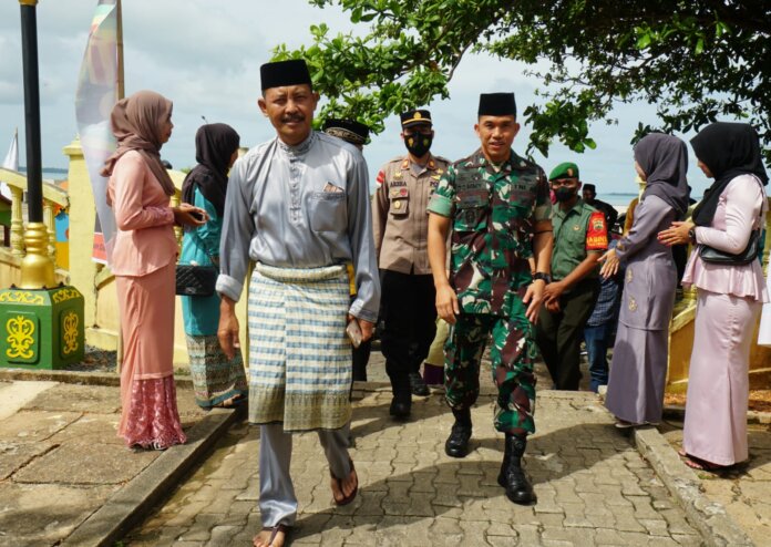 Gubernur Provinsi Kepulauan Riau H Ansar Ahmad diwakili oleh Sekretaris Daerah Provinsi Kepulauan Riau Adi Prihantara bersilaturahmi dengan Perhimpunan Zuriat dan Kerabat Kesultanan Riau-Lingga