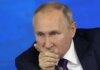 Pemerintahan Presiden Rusia Vladimir Putin diperkirakan menggempur Ukraina habis-habisan pada 9 Mei 2022. (AP/Alexander Zemlianichenko).