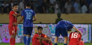 Wajah para pemain Indonesia setelah kalah Semifinal SEA Games 2021 laga Indonesia U-23 vs Thailand U-23 tuntas. Skuad Garuda Muda gagal ke final. foto: detik.com