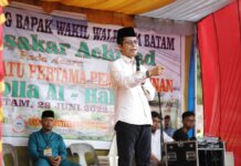 Wakil Wali Kota Batam, Amsakar Achmad saat peletakan batu pertama pembangunan Musala Al Hakim Tanjungbuntung