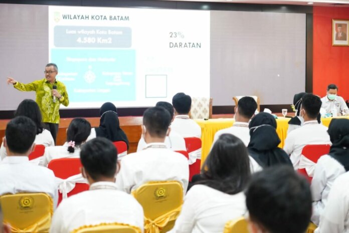Calon Pegawai Negeri Sipil (CPNS) di lingkungan Pemerintah Kota Batam TA 2022 mengikuti Pelatihan Dasar (Latsar).