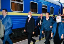 Presiden Joko Widodo, Ibu Negara Iriana, beserta rombongan terbatas berangkat menuju ibu kota Ukraina, Kyiv, dari Polandia