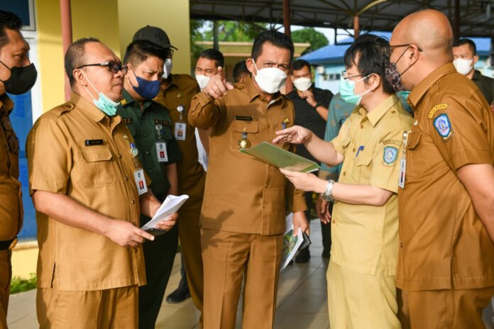 Gubernur Kepulauan Riau H Ansar Ahmad meninjau secara langsung perkembangan progres perubahan status dan peningkatan tipe Rumah Sakit Umum Daerah (RSUD) Engku Haji Daud (EHD) Tanjung Uban