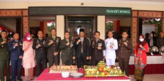 Wali Kota Batam, Muhammad Rudi menghadiri Hari Ulang Tahun (HUT) ke-76 Bhayangkara dan syukuran di Lobby Polresta Barelang, Selasa (5/7/2022).