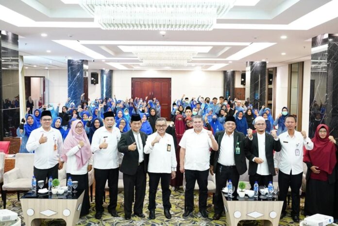 Sekretaris Daerah (Sekda) Kota Batam, Jefridin Hamid saat pembukaan Acara Pelatihan Guru TPQ Kota Batam Tahun Anggaran 2022.