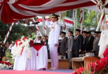Wali Kota, Muhammad Rudi bertindak sebagai Inspektur upacara dalam Peringatan HUT ke-77 kemerdekaan RI di Kota Batam yang diadakan di Dataran Engku Putri, Batam Center. 