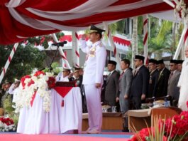 Wali Kota, Muhammad Rudi bertindak sebagai Inspektur upacara dalam Peringatan HUT ke-77 kemerdekaan RI di Kota Batam yang diadakan di Dataran Engku Putri, Batam Center. 