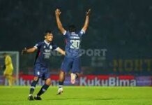 Arema FC sukses menutup pekan kedua Liga 1 Indonesia dengan hasil gemilang saat menjamu PSIS Semarang di Stadion Kanjuruhan Malang, Sabtu (30/07/22).