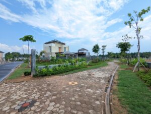 King Selebriti 2 merupakan proyek perumahan yang dikembangkan oleh PKP yang berlokasi sangat dekat dengan Bandara Internasional Hang Nadim