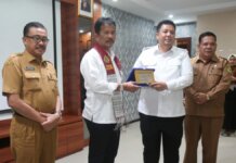 Wali Kota Batam, Muhammad Rudi menerima kunjungan kerja Pemerintah Kabupaten (Pemkab) Samosir, Provinsi Sumatera Utara yang dipimpin langsung Bupati Samosir, Vandiko T. Gultom.
