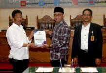 Wali Kota Batam Muhammad Rudi saat Ranperda tentang APBD Kota Batam beserta Nota Keuangan Tahun Anggaran 2023 bersama DPRD Kota Batam
