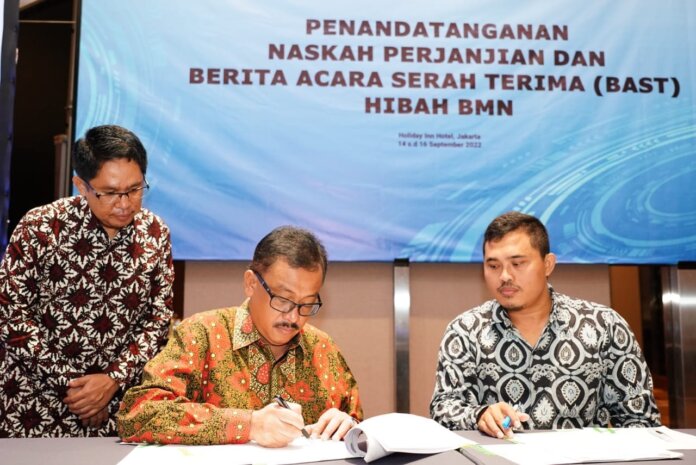 Sekretaris Daerah Kota Batam, Jefridin hadir dalam acara penandatanganan Naskah Berita Acara Serah Terima hibah BMN yang digelar di Grand Balroom Holiday Inn Suite, Jakarta, Kamis (15/9/2022)