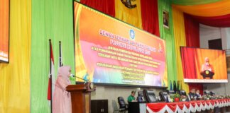 Wakil Gubernur Kepri Hj Marlin Agustina menyampaikan Jawaban Pemerintah untuk APBD Perubahan di Kantor DPRD Kepri, Dompak, Tanjungpinang, Rabu (21/9).