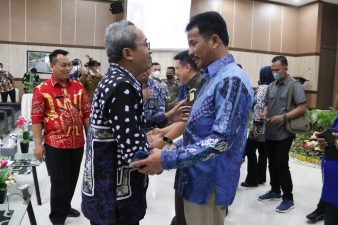 Wali Kota Batam, Muhammad Rudi menghadiri secara langsung serah terima jabatan Kepala Perwakilan Badan Pemeriksa Keuangan (BPK) RI Kepri.
