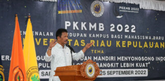 Wali Kota Batam, Muhammad Rudi memberkan motivasi kepada ratusan mahasiswa baru Universitas Riau Kepulauan (Unrika) Batam, Sabtu (24/09/2022).