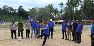 Turnamen Sepak Bola Piala Muhammad Rudi Desa Kote 2022 resmi dibuka di Lapangan Desa Kote, Kecamatan Singkep Pesisir, Kabupaten Lingga, Sabtu (3/9/2022) sore.