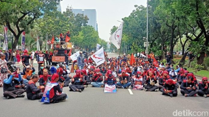 Demo di depan Balai Kota Jakarta (Adrial Akbar/detikcom)