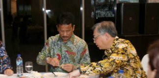 Kepala BP Batam menjamu Menteri Perdagangan dan Industri Singapura Gan Kim Yong makan malam di kawasan Harbourbay, Batu Ampar, Kamis (13/10).