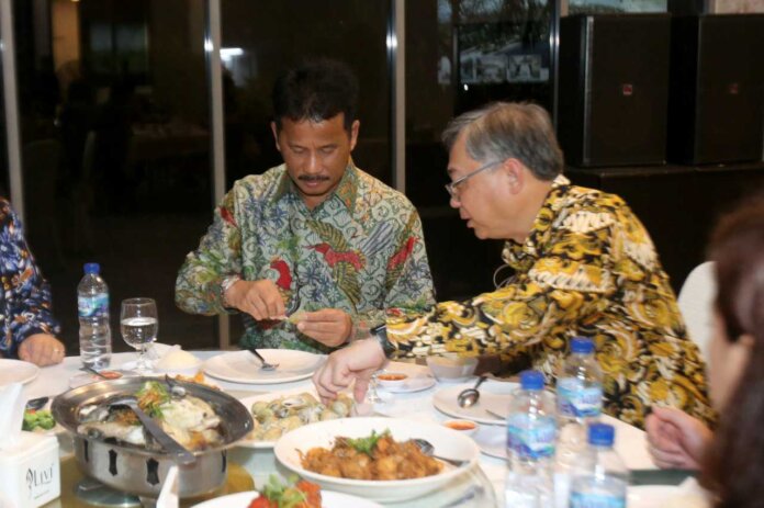 Kepala BP Batam menjamu Menteri Perdagangan dan Industri Singapura Gan Kim Yong makan malam di kawasan Harbourbay, Batu Ampar, Kamis (13/10).