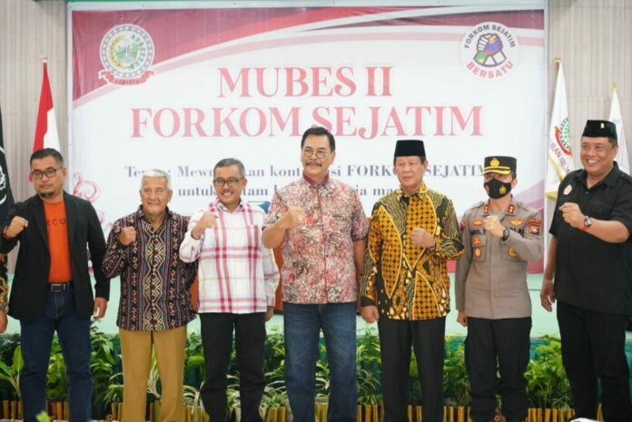 Sekda Kota Batam, Jefridin Hamid, menghadiri Musyawarah Besar (Mubes) Forkom Sejatim ke-2 di Hotel Pusat Informasi Haji (PIH) pada Minggu (20/11/2022).