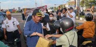 Wali Kota Batam Muhammad Rudi turun langsung menggalang dana gempa Cianjur, Selasa (22/11/2022) sore.