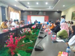 Warga Marchelia Rapat Dengar Pendapat (RDP) dengan pimpinan DPRD Kota Batam di Kantor DPRD Kota Batam, Senin (28/11/2022) pagi.