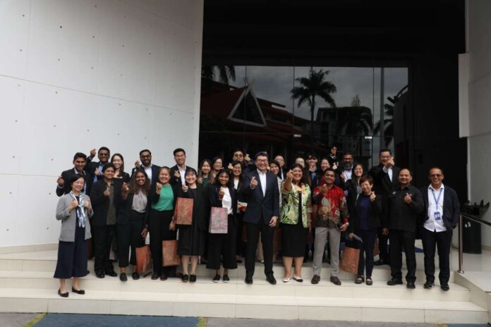 Badan Pengusahaan Batam (BP Batam) menerima kunjungan kerja delegasi dari Kementerian Luar Negeri Singapura, di Gedung Marketing Centre BP Batam, pada Kamis (17/11/2022) pagi.