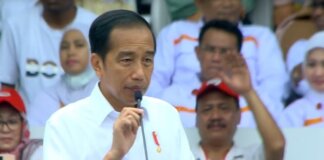 Foto: Jokowi memberi sambutan dalam acara Gerakan Nusantara Bersatu yang digelar di Stadion Gelora Buing Karno (GBK) Jakarta (YouTube Nusantara Bersatu)