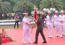 Jenderal Andika Perkasa resmi menyerahkan jabatan Panglima TNI kepada Laksamana Yudo Margono dalam upacara serah sertijab di Mabes TNI, Cilangkap, Jakarta Timur, Selasa (20/12).