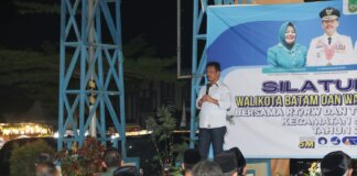 Wali Kota Batam Muhammad Rudi melanjutkan kegiatan silaturahmi sekaligus koordinasi langsung dengan kalangan RT/RW sebagai ujung tombak pelayanan masyarakat se-Kota Batam. Kamis (15/12/2022),