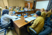 Wakil Gubernur Kepri Hj Marlin Agustina Rudi memimpin Rapat Pembahasan Tindak Lanjut Inspektorat Jenderal Kemendagri di Ruang Rapat Lantai 6, Graha Kepri, Batam, Senin (19/12).