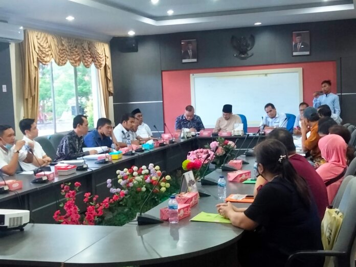 Rapat dengar pendapat (RDP) persoalan lahan Perumahan Marchelia 2 Batam Center di Ruang Rapat Pimpinan DPRD Kota Batam, Rabu (7/12/2022)